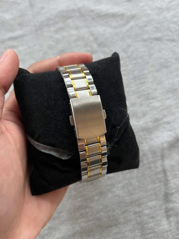 Casio Quartz Twotone (Category: Men's Watches) located in Manila. Submitted by jaivrgr22 (Listing ID 1463409842, Image 3). Description: Excellent Condition All Working / No issue With Hard Box & Paper Bag .
