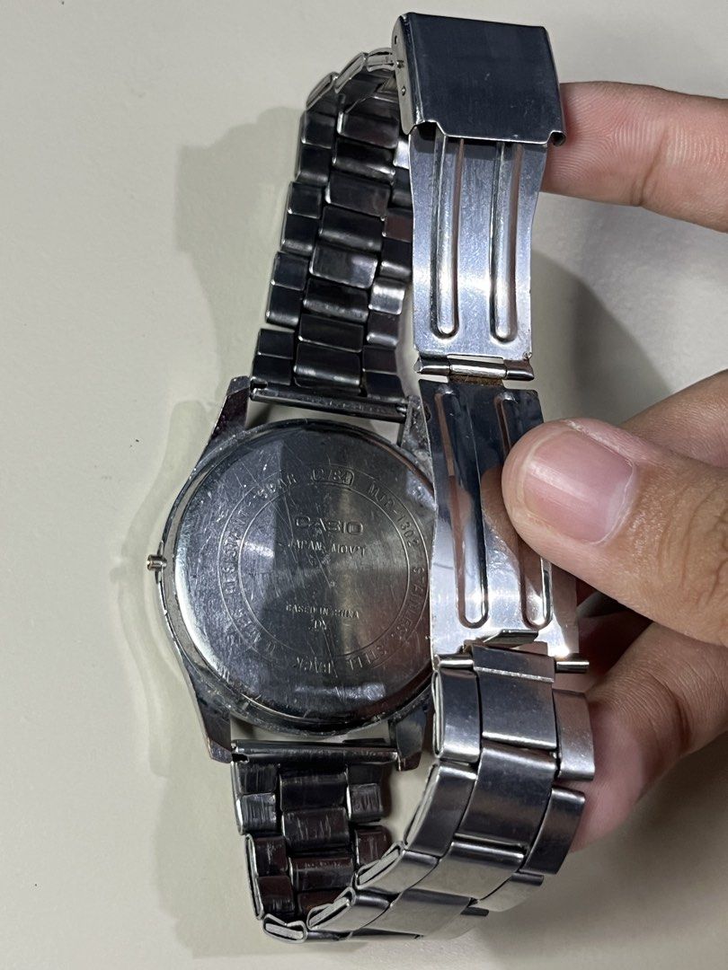 Casio Silver Stainless Steel 2784 (Category: Men's Watches) located in Manila. Submitted by milamartina123 (Listing ID 1463552442, Image 2). Description: Casio Silver Stainless Steel 2784 working, has sign of usage tondo, manila loc no return/refund once settled.