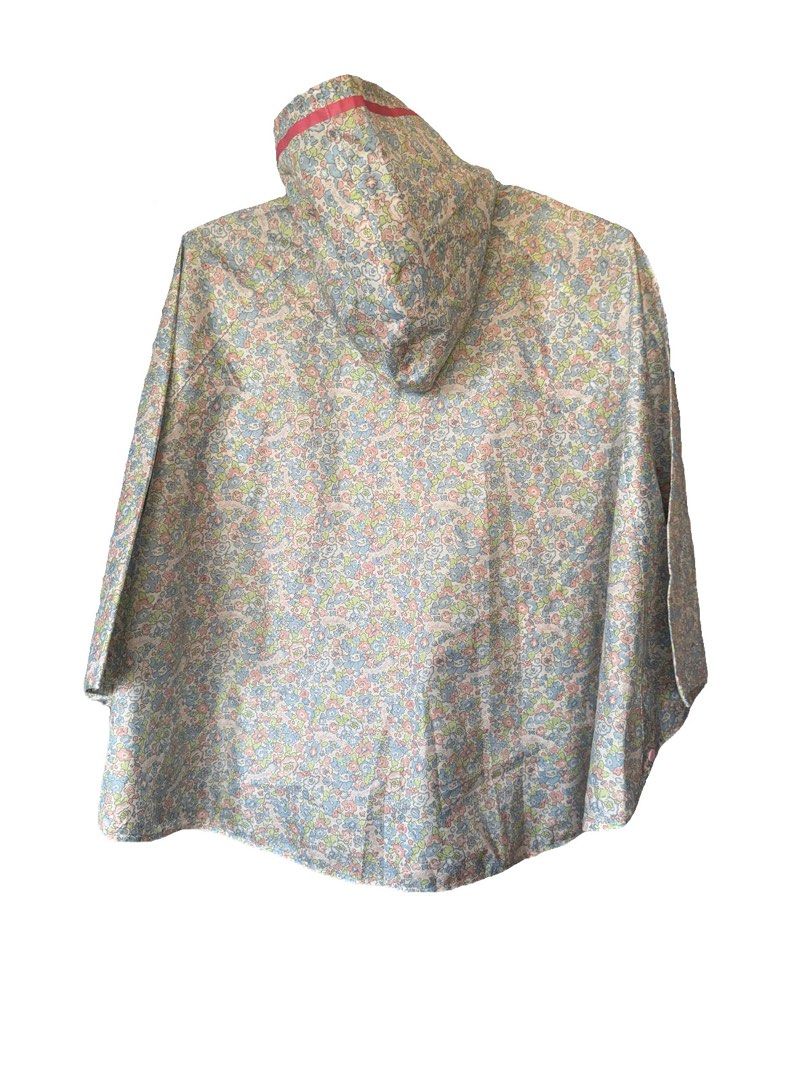 Catherine Cottage Floral Rain Poncho (Category: Umbrellas) located in La Trinidad. Submitted by whatnotcollections (Listing ID 1463495901, Image 3). Description: In children’s rain outerwear like this floral poncho, Size 140 is designed to fit a child who is approximately 135 to 145cm tall. Because rain ponchos have a loose, oversized fit to easily clear clothing or school backpacks underneath, a size 140 poncho often accommodates a slightly wide