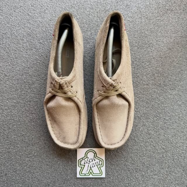 CCLARKS WALLABEE MAPLE SUEDE MOC TOE STITCHING (Category: Loafers) located in Cagayan de Oro. Submitted by huntbytrickjam.v2 (Listing ID 1463345530, Image 2). Description: CL-RKS WALLABEE MAPLE SUEDE MOC TOE STITCHING US 6.5 WMNS / EURO 37 / CM 23 EXCELLENT Pair Only No Issue M - 1499.