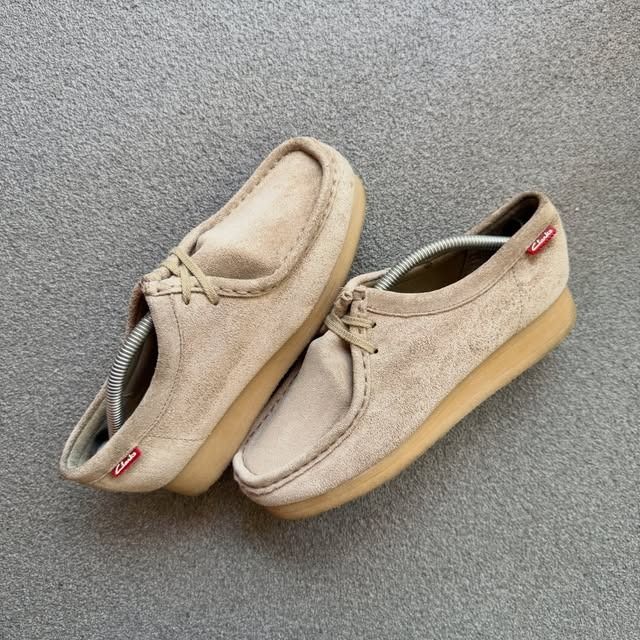 CCLARKS WALLABEE MAPLE SUEDE MOC TOE STITCHING (Category: Loafers) located in Cagayan de Oro. Submitted by huntbytrickjam.v2 (Listing ID 1463345530, Image 1). Description: CL-RKS WALLABEE MAPLE SUEDE MOC TOE STITCHING US 6.5 WMNS / EURO 37 / CM 23 EXCELLENT Pair Only No Issue M - 1499.