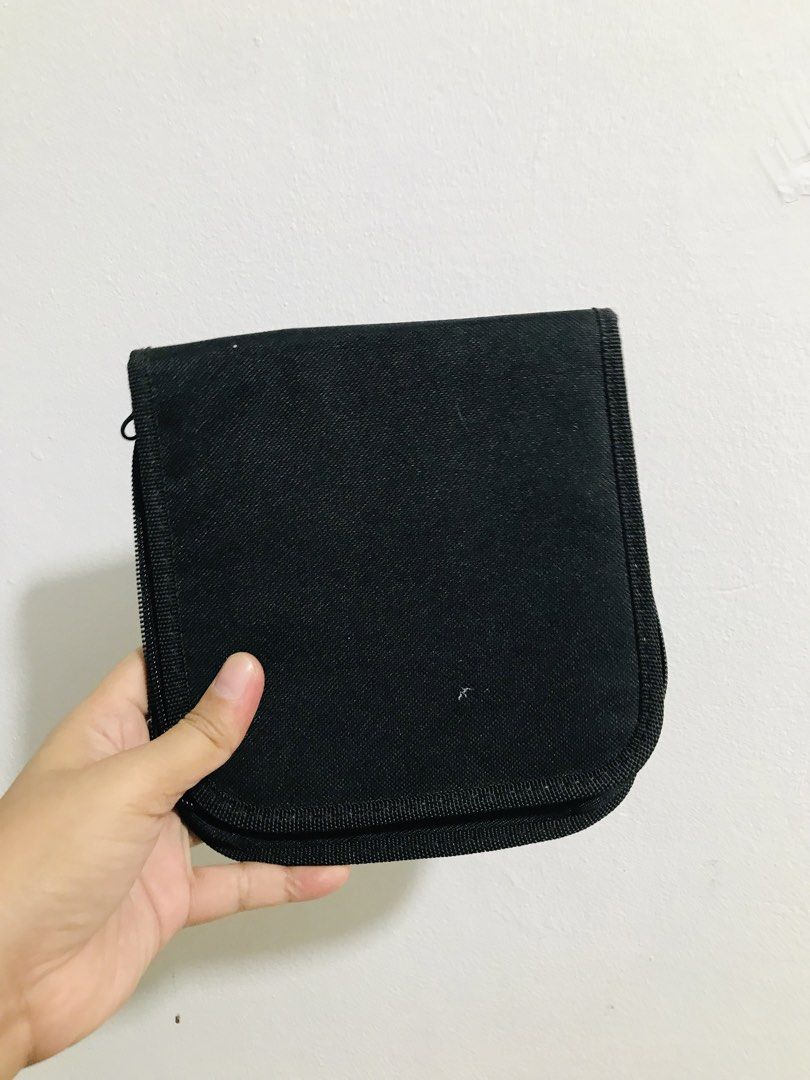 CD HOLDER (Category: CDs & DVDs) located in Gamu. Submitted by 2022bagsbunny (Listing ID 1463381719, Image 1). Description: .