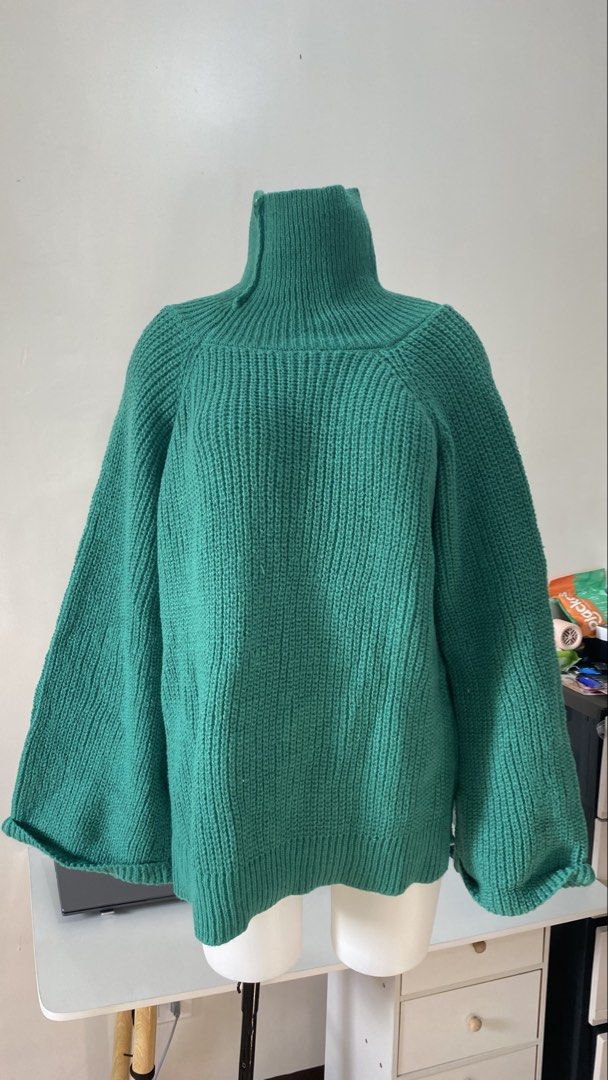 Celeste Cozy Turtleneck - BN-003 (Category: Longsleeves) located in Quezon City. Submitted by luckyphoenix.7 (Listing ID 1463396735, Image 1). Description: SIZE: Medium - Large - with own pouch.