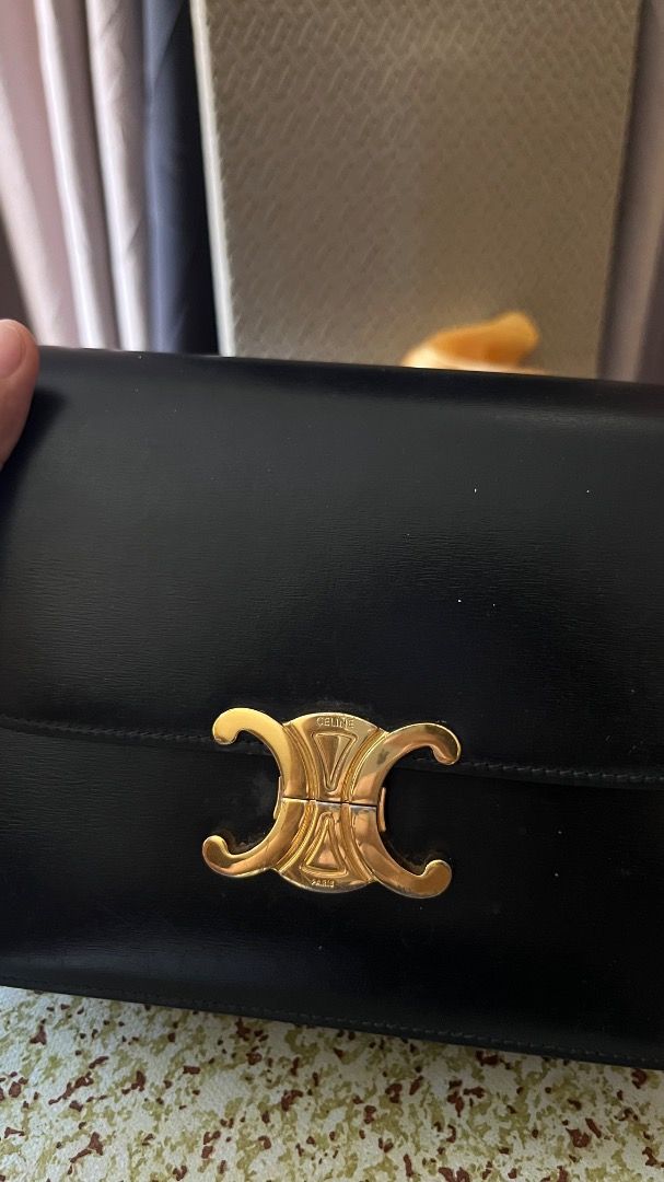 CELINE TRIOMPHE (Category: Luxury Bags & Wallets) located in Makati City. Submitted by tonyalavaro (Listing ID 1463531585, Image 2). Description: JAPAN THRIFT CELINE TRIOMPHE -NO DUSTBAG -NO PAPERS .