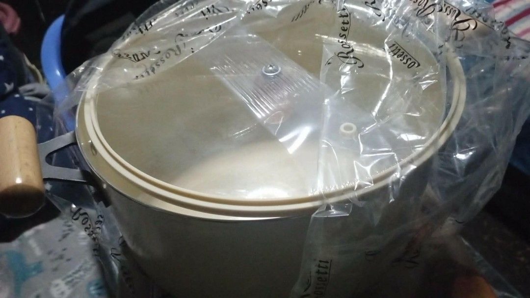 Ceramic Pot (Category: Other Home Appliances) located in Manila. Submitted by leighclay (Listing ID 1463335536, Image 2). Description: .