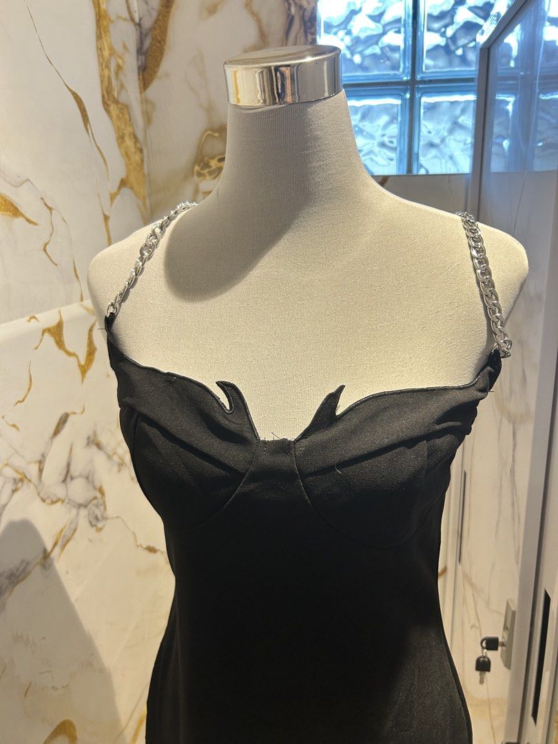 CHAIN STRAPPY BLACK DRESS (Category: Dresses) located in Cavite. Submitted by keykssells (Listing ID 1463482850, Image 3). Description: small - medium.
