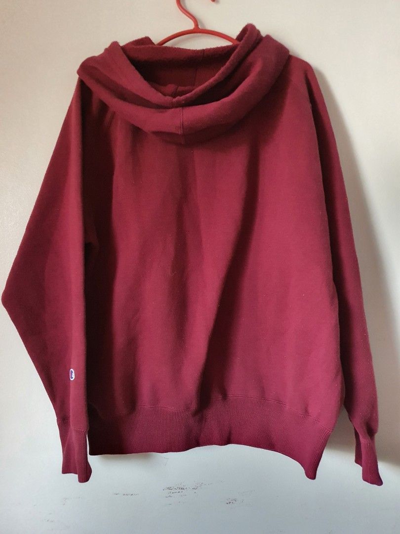 Champion Reverse Weave Hoodie Burgundy Medium (Category: Hoodies) located in Meycauayan. Submitted by shoptoown (Listing ID 1463339479, Image 2). Description: - Burgundy Champion hoodie - Classic pullover style - Front pocket - Embroidered Champion logo on chest - Ribbed cuffs and hem - Size: Medium - Ideal for casual wear.