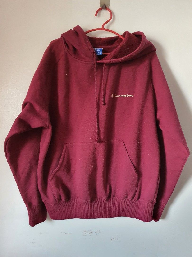 Champion Reverse Weave Hoodie Burgundy Medium (Category: Hoodies) located in Meycauayan. Submitted by shoptoown (Listing ID 1463339479, Image 1). Description: - Burgundy Champion hoodie - Classic pullover style - Front pocket - Embroidered Champion logo on chest - Ribbed cuffs and hem - Size: Medium - Ideal for casual wear.