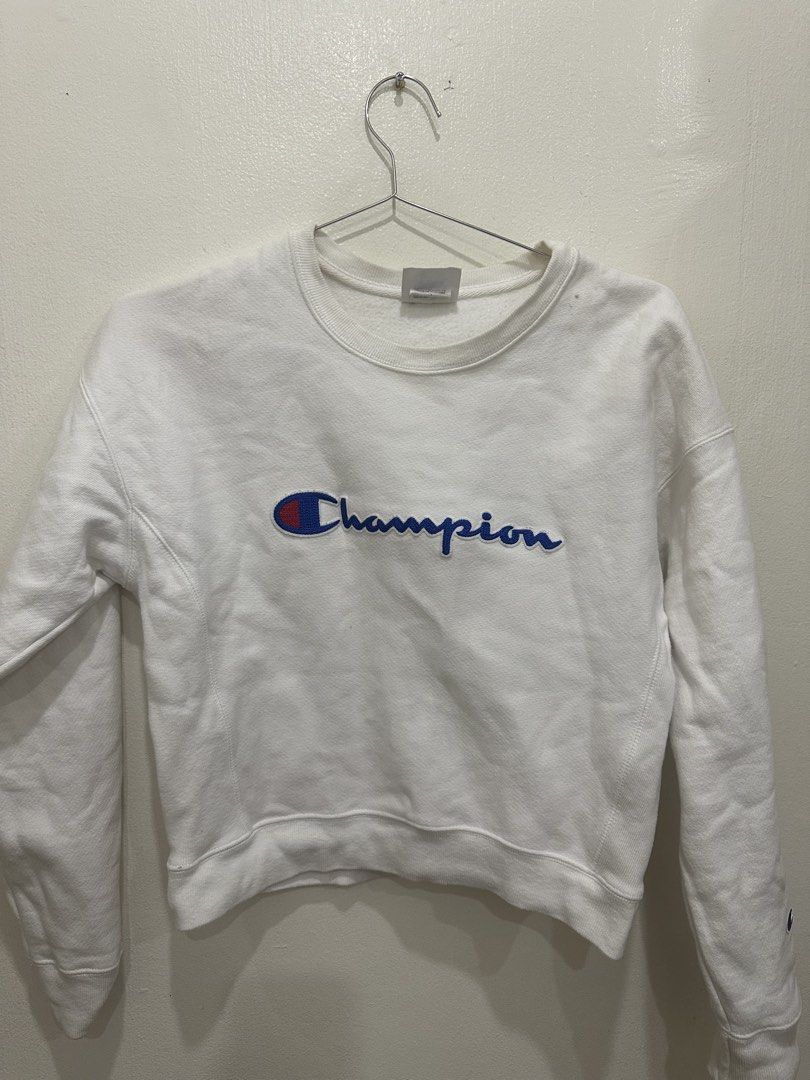 Champion Reverse Weave White Sweatshirt Small (Category: Coats, Jackets and Outerwear) located in Manila. Submitted by roseluxuryitems (Listing ID 1463477492, Image 1). Description: - Authentic Champion Reverse Weave Sweatshirt - Classic embroidered Champion logo on the front - Iconic small 'C' logo on the sleeve - Size: Small - Ideal for comfortable, casual wear.