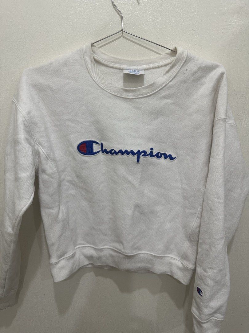 Champion Reverse Weave White Sweatshirt Small (Category: Coats, Jackets and Outerwear) located in Manila. Submitted by roseluxuryitems (Listing ID 1463477492, Image 3). Description: - Authentic Champion Reverse Weave Sweatshirt - Classic embroidered Champion logo on the front - Iconic small 'C' logo on the sleeve - Size: Small - Ideal for comfortable, casual wear.