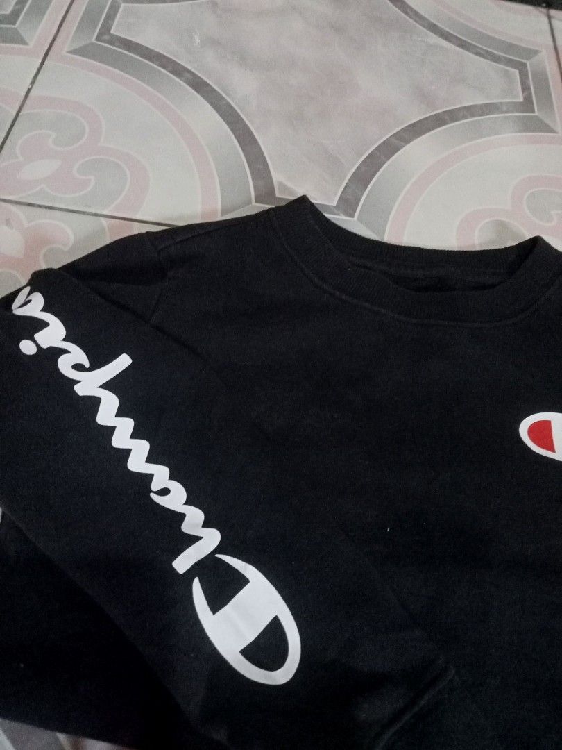 Champion Sweatshirt S/P (6) Black Cotton Polyester Blend (Category: Coats, Jackets and Outerwear) located in Caloocan City. Submitted by lis_annelie.ph (Listing ID 1463376360, Image 3). Description: - Brand: Champion - Size: S/P (6) - Material: 80% Cotton, 20% Polyester - Origin: Made in Cambodia - Care: Machine wash cold with like colors, tumble dry low, cool iron if needed (do not iron on decoration), non-chlorine bleach when needed..