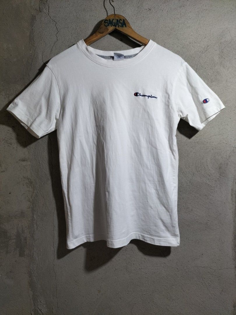 Champion White T-Shirt Small (Category: Tshirts & Polo Shirts ) located in Valencia. Submitted by cabisaythriftshop (Listing ID 1463419139, Image 1). Description: - Classic white Champion t-shirt - Embroidered Champion logo on chest and sleeve - Tagged size Small - Ideal for everyday wear - Simple and comfortable design.