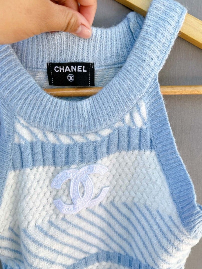 Chanel (Category: Others Tops) located in San Nicolas. Submitted by lictawajre19642 (Listing ID 1463403931, Image 3). Description: Size: S-M Width :12 Length :15 CR:10/10 Issue :NONE.