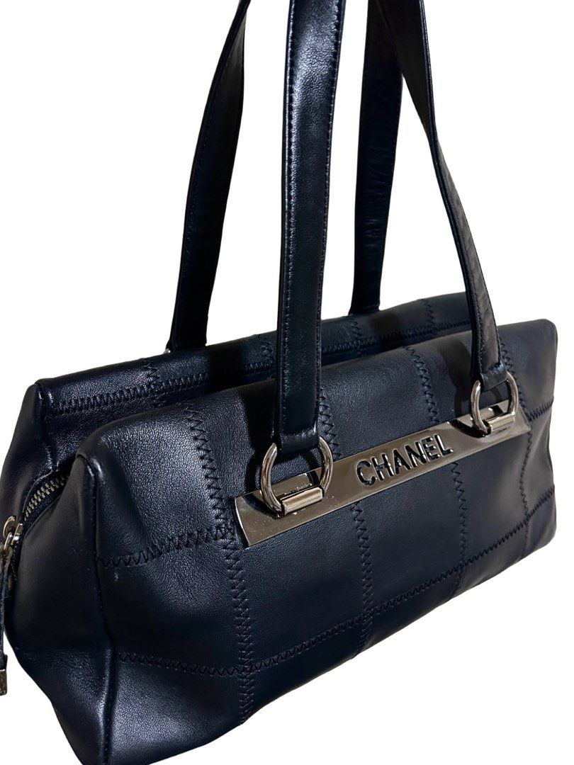 Chanel Black Leather Stitch Shoulder Bag (Category: Luxury Bags & Wallets) located in San Fernando. Submitted by shoppingacc2222 (Listing ID 1463422549, Image 1). Description: 🖤 CHANEL CHOCOLATE BAR 🖤 CHANEL Chocolate Bar Bag Preloved | Good condition • Black leather • Signature Chocolate Bar quilting • Silver-tone hardware • Spacious interior 💸 ₱3500 📍 Pampanga | Nationwide shipping Please read before buying ‼️‼️‼️ DM me for more detailed ph