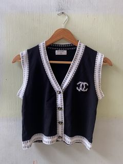 (Category: ) located in . Submitted by nasya_thrift_collection2023 (Listing ID 1463345501, Image 1). Description: .