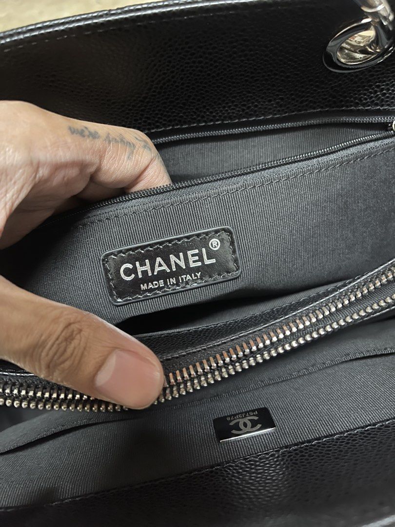 Chanel GST Caviar (Category: Luxury Bags & Wallets) located in Manila. Submitted by missme1207 (Listing ID 1463494556, Image 2). Description: .