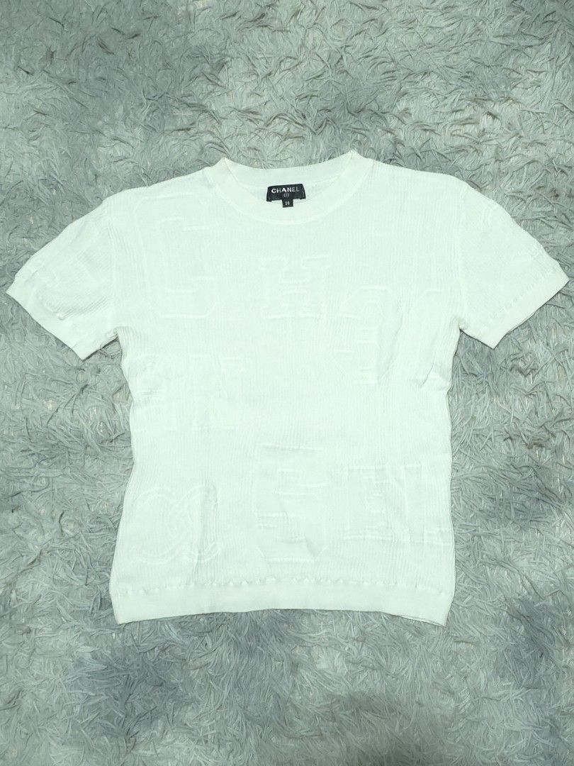 Chanel Knitted Top (Category: Shirts) located in Abulug. Submitted by humanwhosellthings (Listing ID 1463351088, Image 1). Description: Chanel Knitted Top Size Small 16-20W x 20L Excellent Condition No issue.
