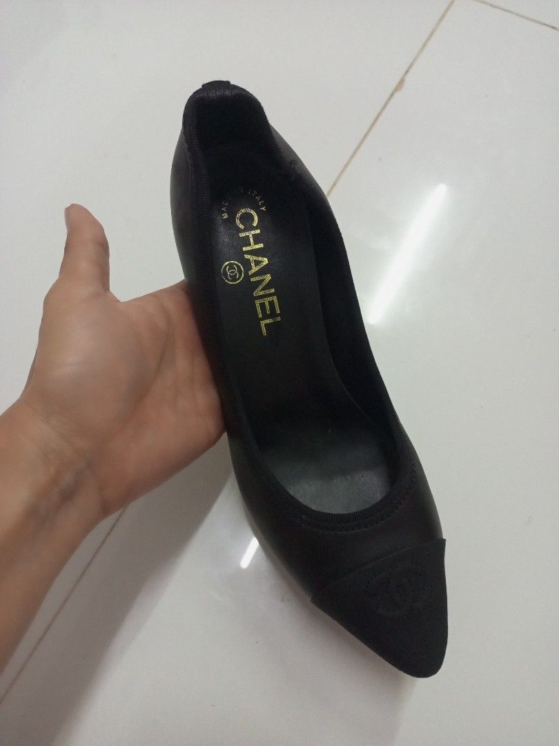 CHANEL PUMPS (Category: Heels) located in Bulacan. Submitted by joanagwen (Listing ID 1463551331, Image 1). Description: CH@N3L PUMPS Size 37 on tag pero medyo maluwag ito sa 37.. Kasya 37.5 .