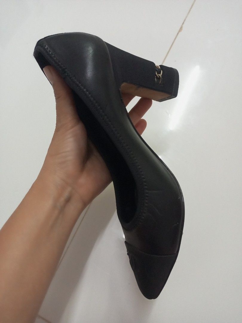 CHANEL PUMPS (Category: Heels) located in Bulacan. Submitted by joanagwen (Listing ID 1463551331, Image 3). Description: CH@N3L PUMPS Size 37 on tag pero medyo maluwag ito sa 37.. Kasya 37.5 .