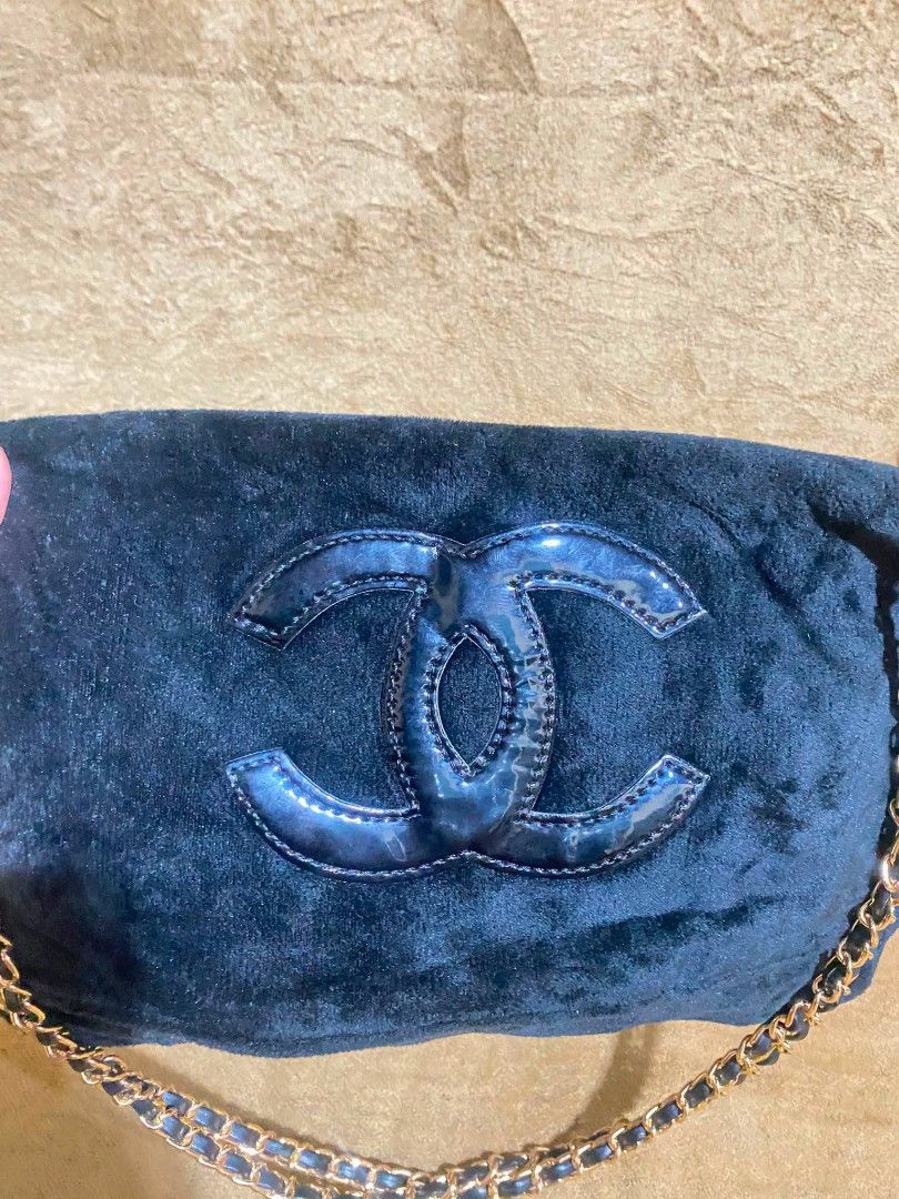 Chanel VIP PRECISION (Category: Shoulder Bags) located in Dumaguete. Submitted by camillaolshoppe2 (Listing ID 1463475561, Image 3). Description: CC presicion Bag ViP bag 🛍️ Ganda pa Almost new.