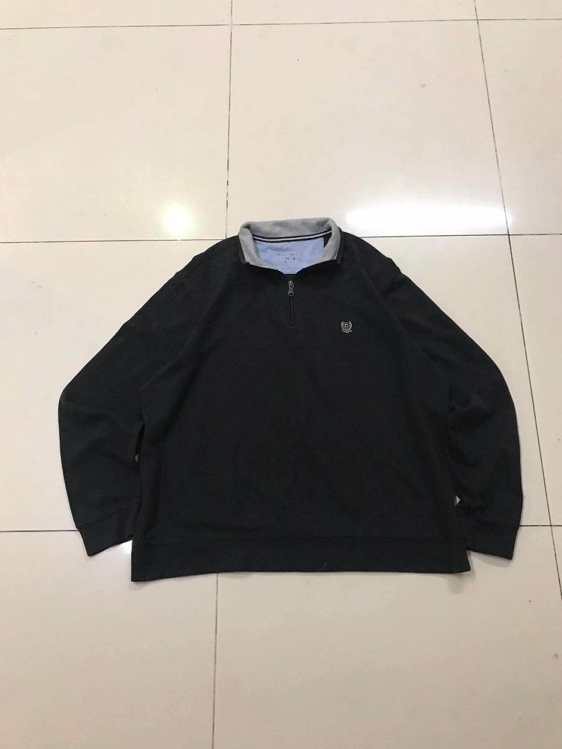 Chaps Black 1/4 Zip Sweatshirt XXL (Category: Coats, Jackets and Outerwear) located in Manila. Submitted by youngstorm-c604 (Listing ID 1463435793, Image 2). Description: - Black Chaps sweatshirt - Size: XXL - 1/4 zip neckline - Grey collar lining - Small Chaps logo embroidered on chest - Material: Cotton and polyester blend - Ideal for casual wear.