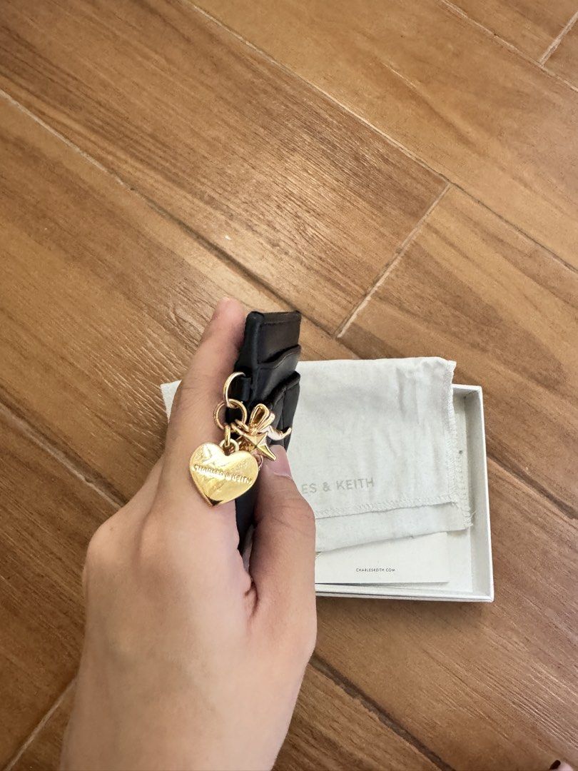 Charles & Keith Arrietty Cardholder (Category: Wallets & Card holders) located in Manila. Submitted by clutterfinds_ (Listing ID 1463350969, Image 3). Description: > 💯 original! (money back if proven fake) > bought from CNK store in SG last January! (no more receipt) > comes with it’s original box > no flaw/scratches > in pristine condition > retails for ₱1,599 on CNK website.