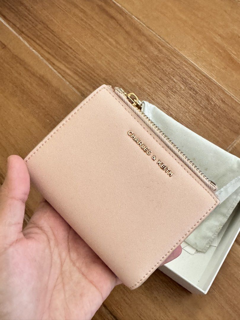 Charles & Keith Bifold Wallet (Category: Wallets & Card holders) located in Manila. Submitted by clutterfinds_ (Listing ID 1463351360, Image 2). Description: > 💯 original! (money back if proven fake) > comes with it’s original box > with very minimal flaw. no scratches > in pristine condition > retails for ₱1,399 on CNK website.