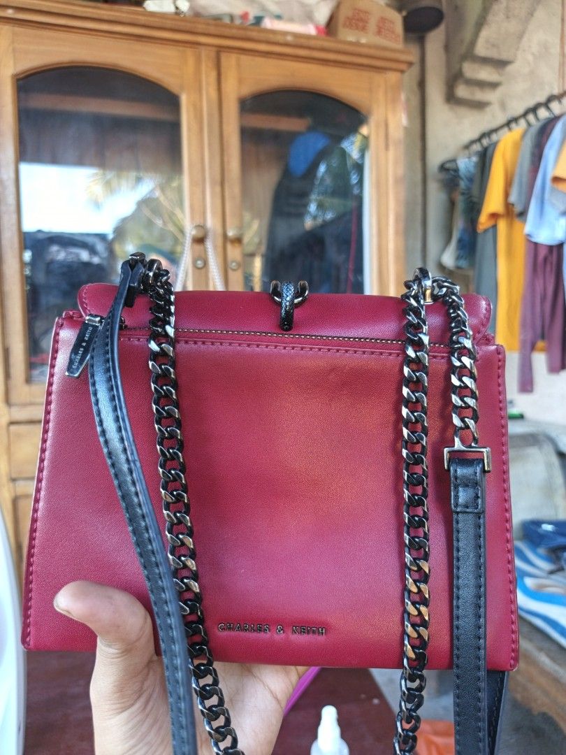 Charles&keith💯red shoulder bag (Category: Shoulder Bags) located in Manila. Submitted by ukay-ukaybylyn (Listing ID 1463349462, Image 2). Description: good condition💯 kasya phone pero hindi kasya ang long wallet.