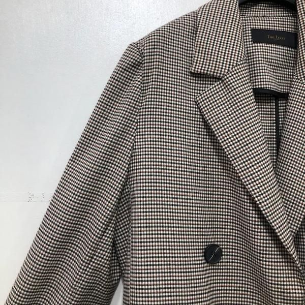 Check Double Button Jacket (Category: Coats, Jackets and Outerwear) located in Singapore. Submitted by bunjangpartners (Listing ID 1463336487, Image 4). Description: This is a women's outerwear jacket. It features a check pattern and a double button design. Chest: 53 Total length: 91 --[Before You Buy]-- Sourced from Bunjang, Korea's leading recommerce platform through our purchasing agency service. All items are pre-owned; titles, descriptions a