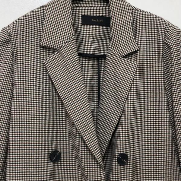 Check Double Button Jacket (Category: Coats, Jackets and Outerwear) located in Singapore. Submitted by bunjangpartners (Listing ID 1463336487, Image 2). Description: This is a women's outerwear jacket. It features a check pattern and a double button design. Chest: 53 Total length: 91 --[Before You Buy]-- Sourced from Bunjang, Korea's leading recommerce platform through our purchasing agency service. All items are pre-owned; titles, descriptions a