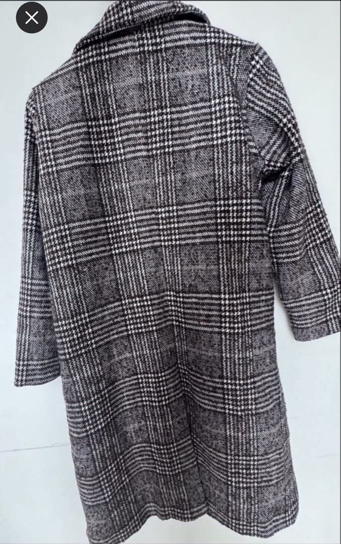 Checkered Blend Coat s-m (Category: Coats, Jackets and Outerwear) located in Manila. Submitted by decluterthings888 (Listing ID 1463547907, Image 2). Description: - Classic grey and white checkered plaid pattern - Black lining inside - Two functional front pockets - Button closure - Ideal for cooler weather winter autumn good for layering.