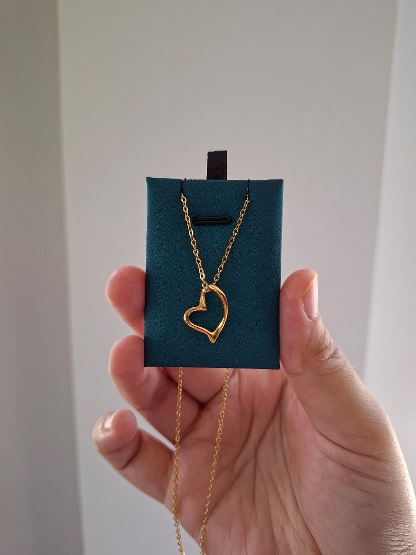 Chic Heart Shape Pendant Gold Necklace (Category: Necklaces) located in Dasmarinas. Submitted by danabrie22 (Listing ID 1463382259, Image 2). Description: brand new - stainless steel - cubic zirconia stones 18 inches chain lobster type lock 10/10 condition from Hongkong.