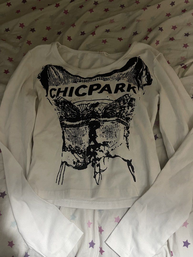 CHICPARK White Graphic Long Sleeve Top (Category: Longsleeves) located in Manila. Submitted by milkshake707 (Listing ID 1463439423, Image 1). Description: - White long sleeve top - Features a black 'CHICPARK' graphic print on the chest - Comfortable crew neck design - Made from soft and stretchy material - Ideal for casual outfits or as a layering piece.