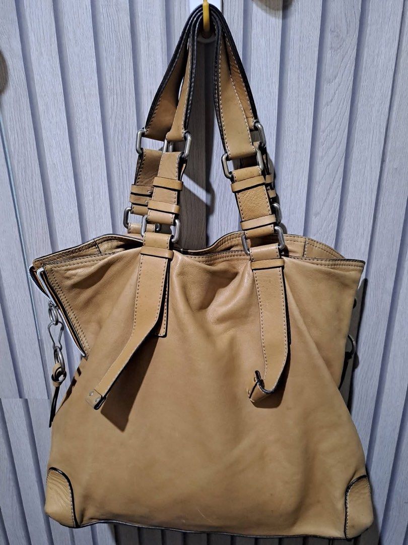 Chloe (Category: Luxury Bags & Wallets) located in Barili. Submitted by jenn.elyn (Listing ID 1463484812, Image 3). Description: Used authentic Chloe vintage bag in excellent condition , medium to large size hobo style.