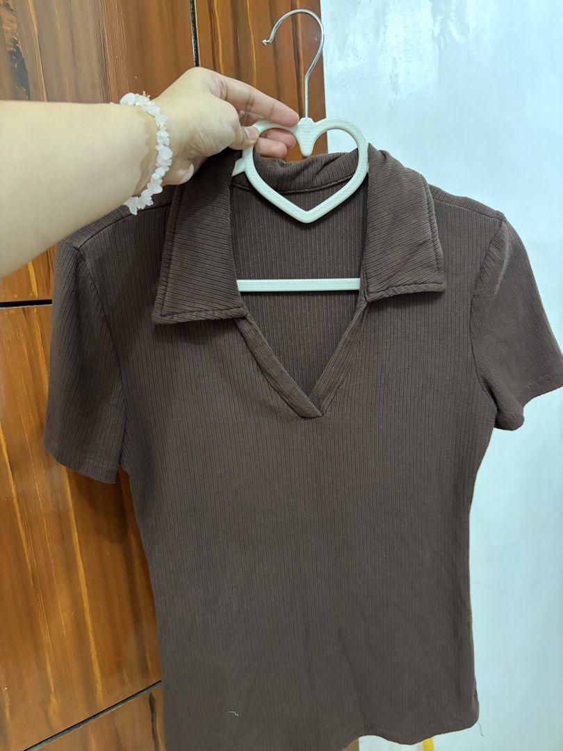 Choco Brown Knitted Ribbed Polo Top (Category: Others Tops) located in Pateros City. Submitted by downsizin (Listing ID 1463358348, Image 1). Description: Size xs-s Like new in person No tag/not branded.