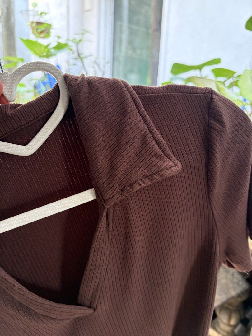 Choco Brown Knitted Ribbed Polo Top (Category: Others Tops) located in Pateros City. Submitted by downsizin (Listing ID 1463358348, Image 3). Description: Size xs-s Like new in person No tag/not branded.