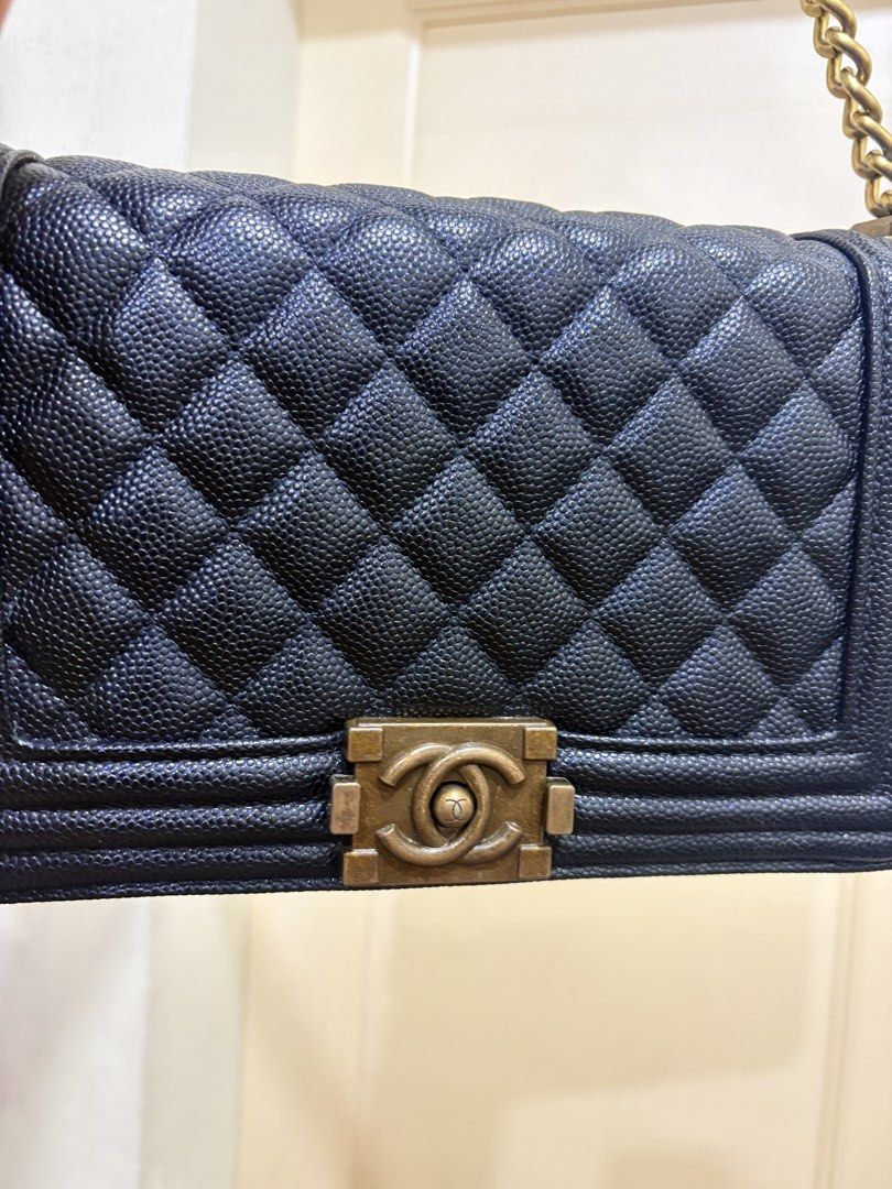 Elegant quilted medium shoulder black bag (Category: Shoulder Bags) located in Caloocan City. Submitted by theartmonster (Listing ID 1463417174, Image 2). Description: . Has faded gold chains . Rarely used(stuck in my closet) .Slightly negotiate (plus shipping fee).