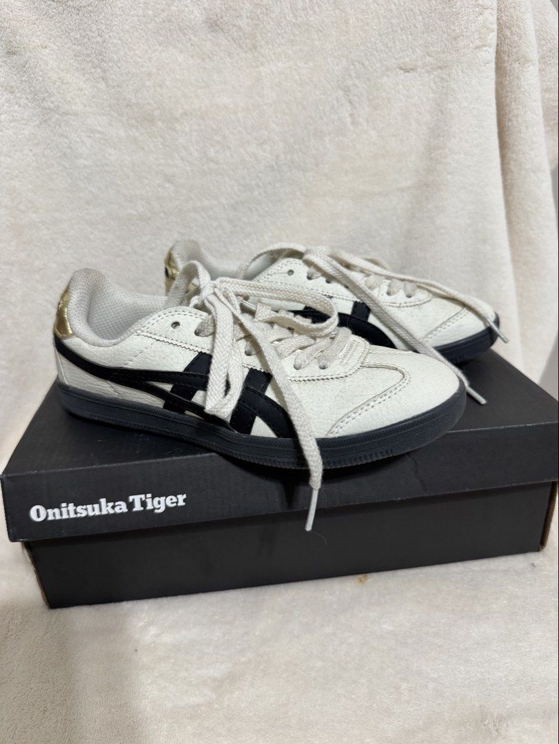 Classic Onitsuka Tiger Shoes (Category: Sneakers) located in Bagac. Submitted by danicruz_ (Listing ID 1463500052, Image 3). Description: - Classic Onitsuka Tiger Shoes - Used only once - Size 36 - Comes with the box and a free black lace.