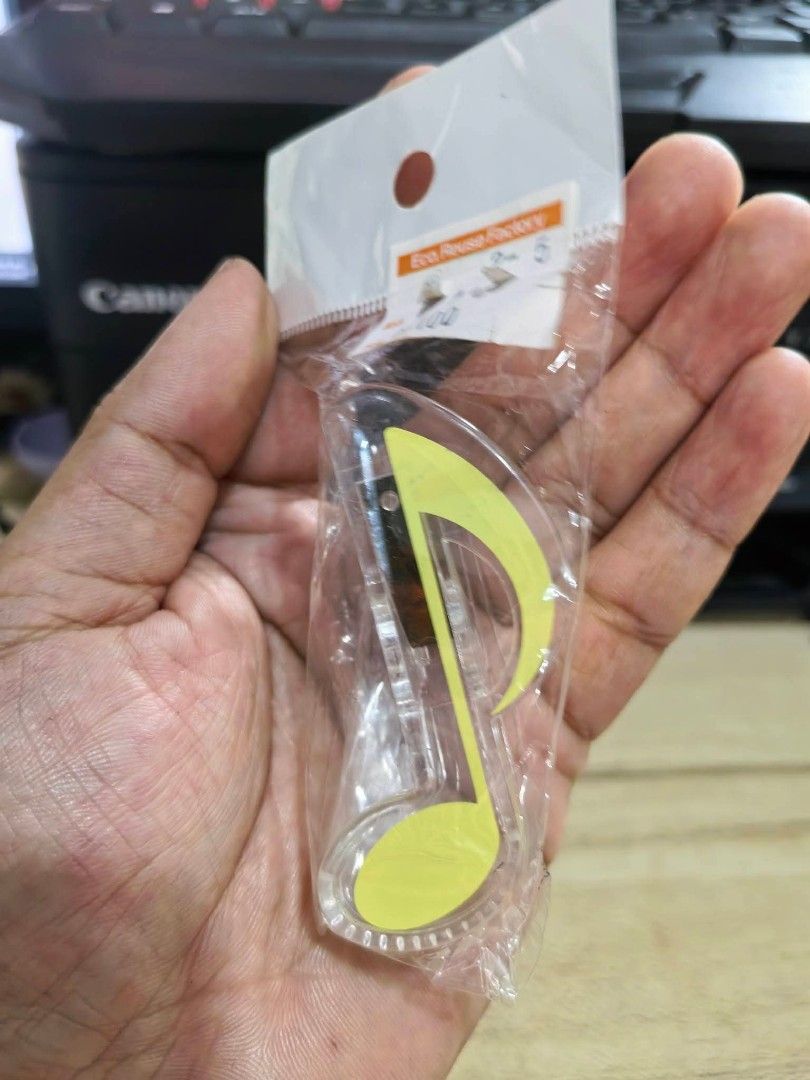 Clip - Plastic Music Note (Category: Other Stationery & Craft) located in Cebu City. Submitted by dudes_villanueva (Listing ID 1463360436, Image 2). Description: Clip - Plastic Music Note Brand New.