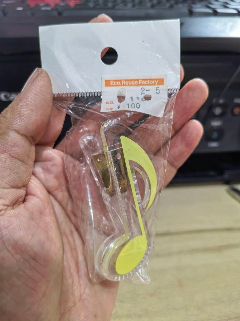 Clip - Plastic Music Note (Category: Other Stationery & Craft) located in Cebu City. Submitted by dudes_villanueva (Listing ID 1463360436, Image 1). Description: Clip - Plastic Music Note Brand New.