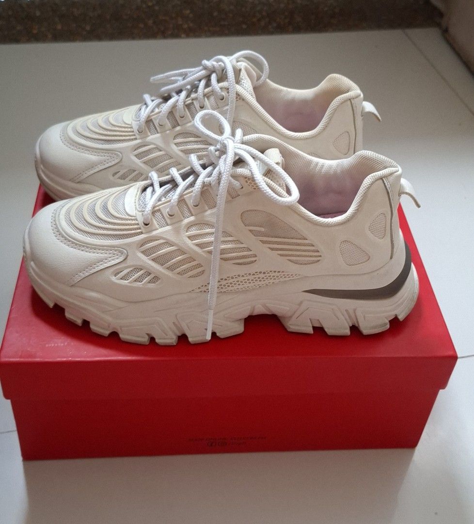 CLN White Chunky Sneakers (Category: Sneakers) located in Cavite. Submitted by 10ferjenn (Listing ID 1463348355, Image 2). Description: - CLN Declan Sneakers Size 39 Super goods pa. Orig price , P1700 Comfy to wear. With Box Color: Bone RFS : Decluttering Shipping or Pick up. Lalamove, J&T. Loc: Dasma Cavite .