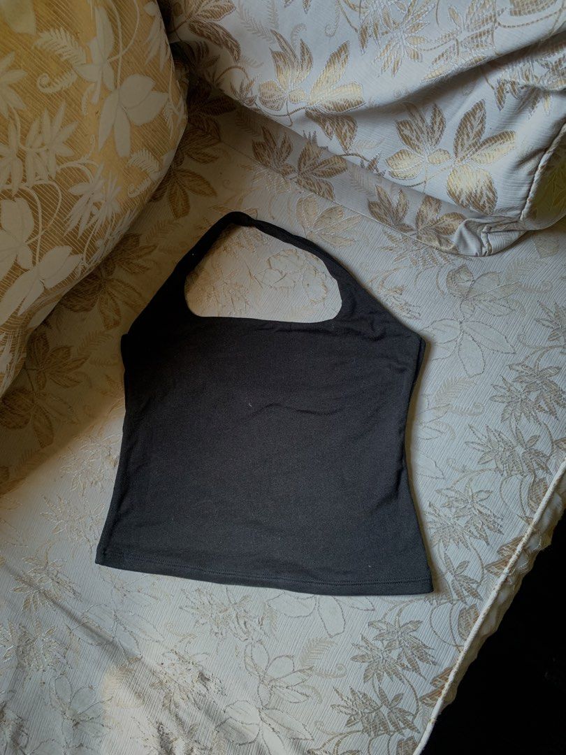 Preloved Halter Top (Category: Sleeveless) located in Norzagaray. Submitted by prelovedbymarj_ (Listing ID 1463466848, Image 1). Description: .