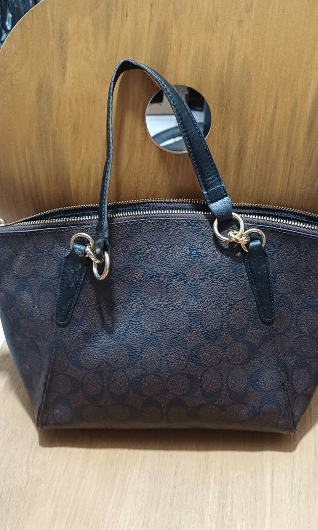 COACH (Category: Luxury Bags & Wallets) located in Manila. Submitted by gabrielres66292 (Listing ID 1463404626, Image 3). Description: original coach medium size kelsey satchel F36625 with care cards. issue: wala lang sling.