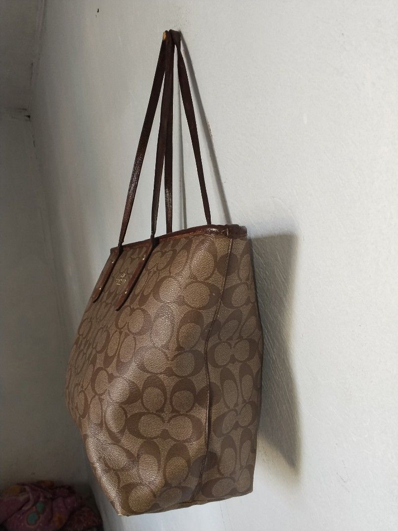 Coach dark brown (Category: Tote Bags) located in Cavite. Submitted by bagssection04 (Listing ID 1463331926, Image 3). Description: coach dark brown large size.