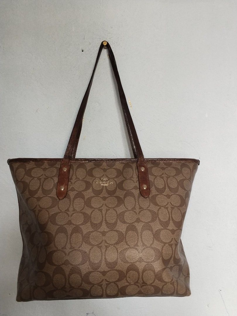 Coach dark brown (Category: Tote Bags) located in Cavite. Submitted by bagssection04 (Listing ID 1463331926, Image 1). Description: coach dark brown large size.