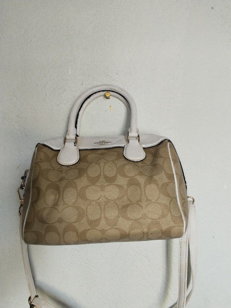 Coach doctor bag (Category: Cross-body Bags) located in Cavite. Submitted by bagssection04 (Listing ID 1463331421, Image 1). Description: coach doctor bag small size made in combodia.