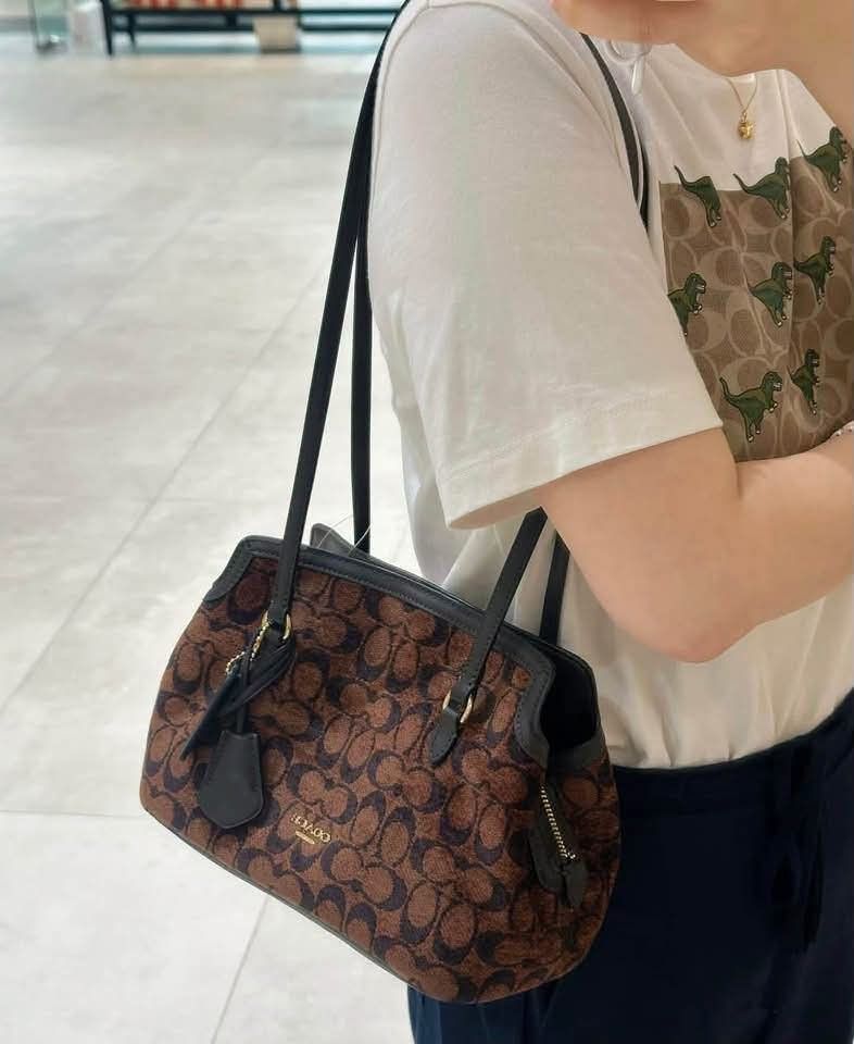 Coach Elise Shoulder Bag (Category: Shoulder Bags) located in Manila. Submitted by msddirectfactoryoutlet (Listing ID 1463496390, Image 1). Description: .