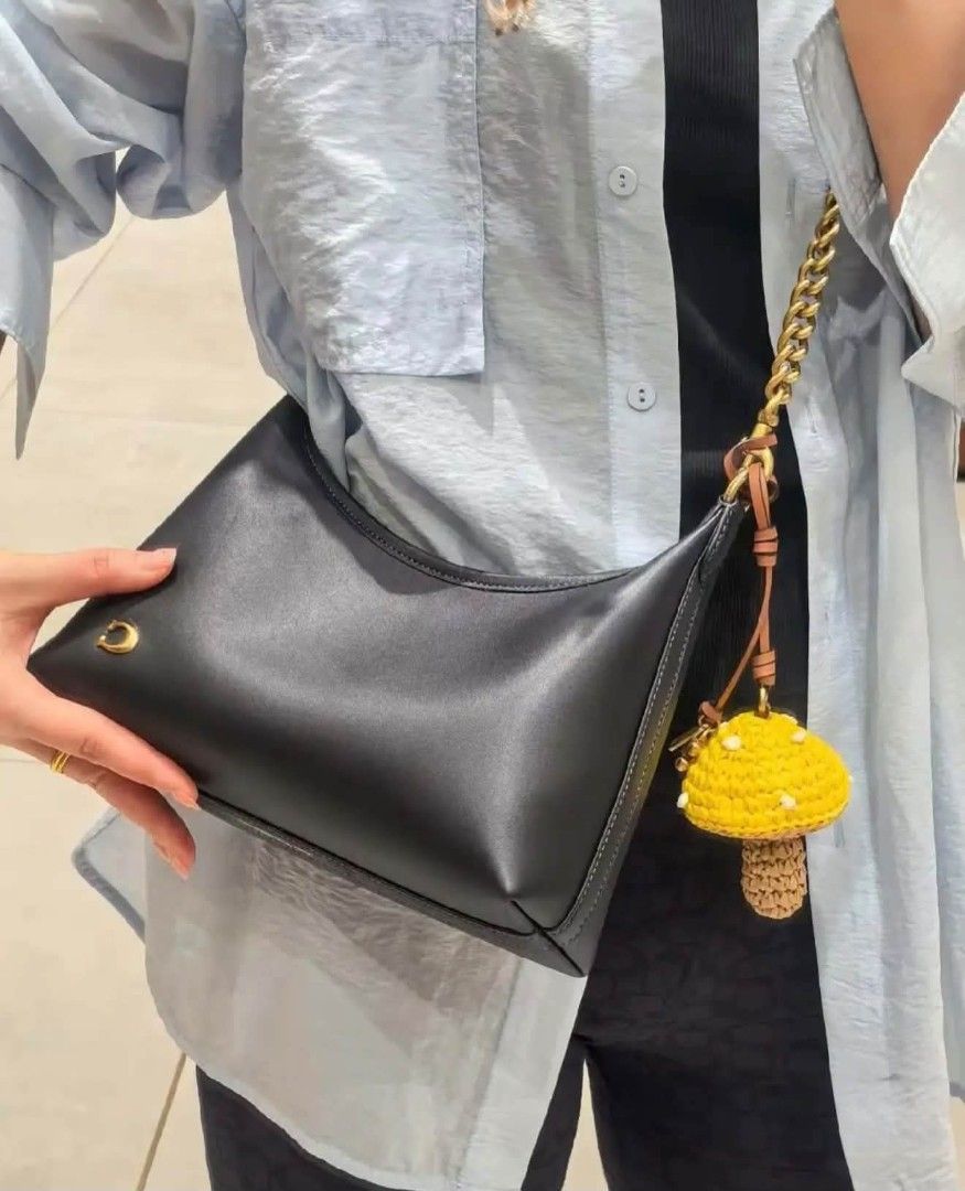 Coach Juliet Shoulder Bag in Black (Category: Shoulder Bags) located in Manila. Submitted by msddirectfactoryoutlet (Listing ID 1463479423, Image 2). Description: .