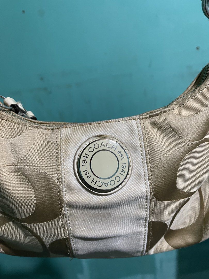 coach kili bag (Category: Shoulder Bags) located in Compostela. Submitted by source_20 (Listing ID 1463498990, Image 2). Description: COACH KILI BAG RANK AB ISSUE SIGN OF USAGE STILL USEABLE 📍DAVAO DE ORO CAN SHIP VIA JNT .