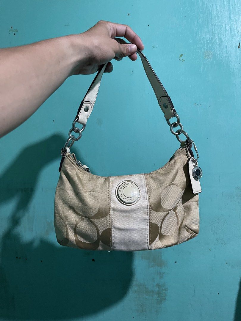 coach kili bag (Category: Shoulder Bags) located in Compostela. Submitted by source_20 (Listing ID 1463498990, Image 1). Description: COACH KILI BAG RANK AB ISSUE SIGN OF USAGE STILL USEABLE 📍DAVAO DE ORO CAN SHIP VIA JNT .